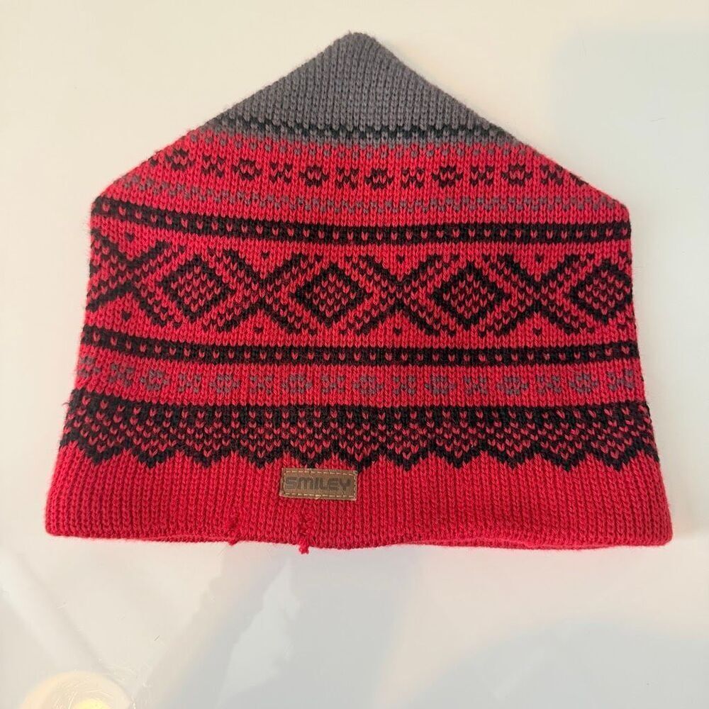Smiley Wool Winter Hat Red Black RUNS